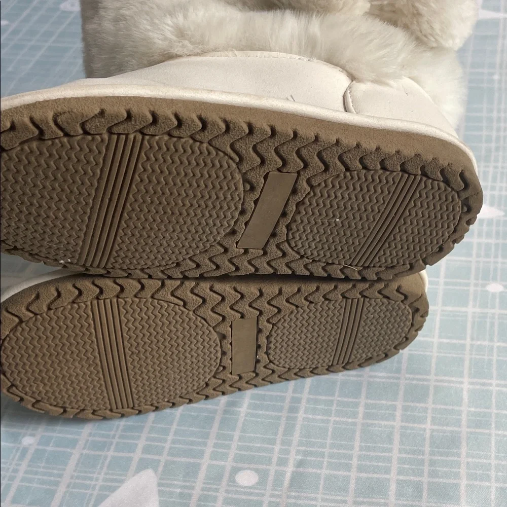 Gymboree White Faux Fur Boots